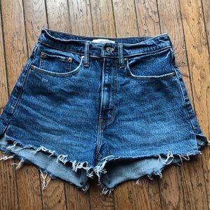 A&F Curve Love “Mom Short High Rise”